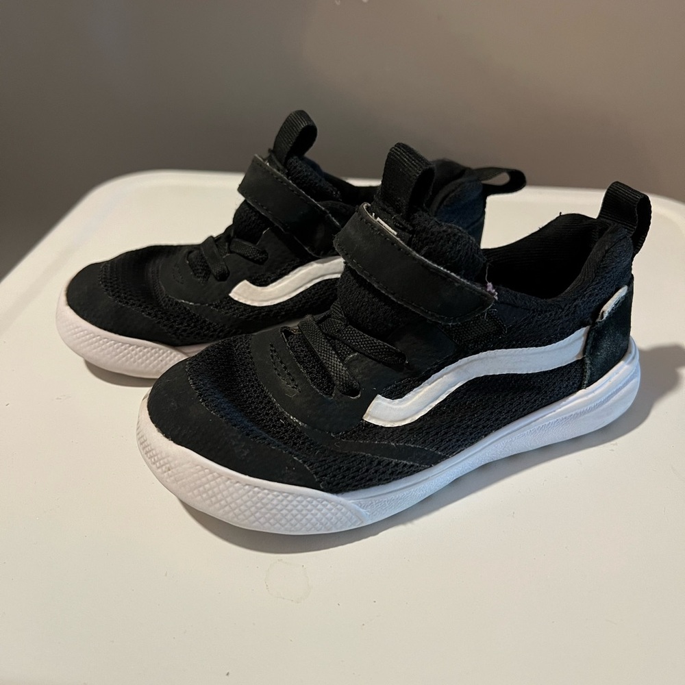 Vans UltraRange Toddler size 9